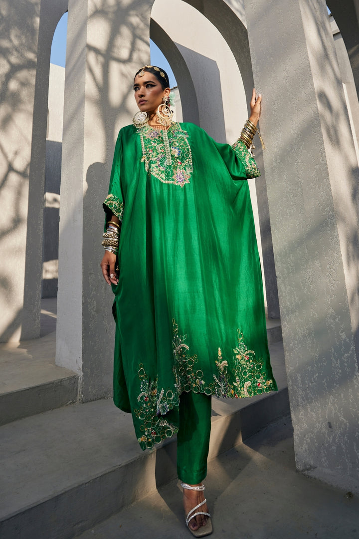 Nivriti Kaftan Set