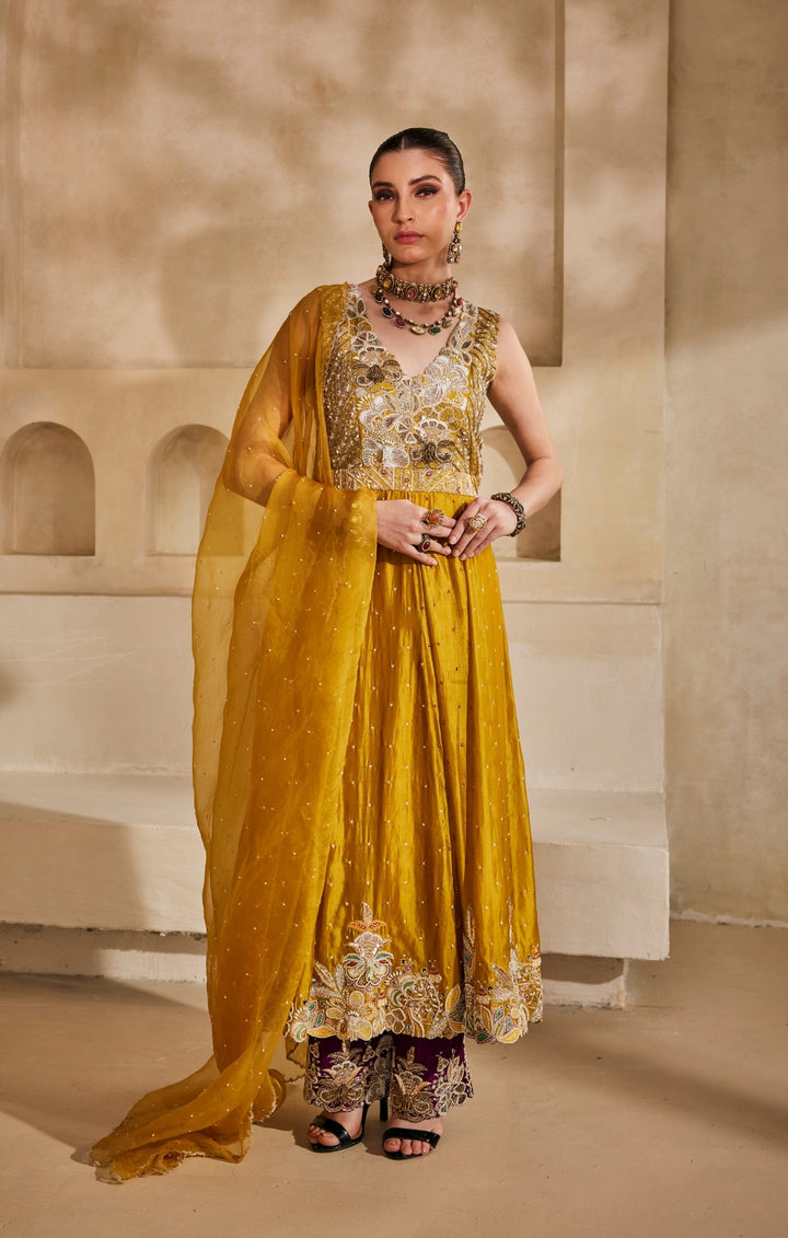 Sunehri anarkali set