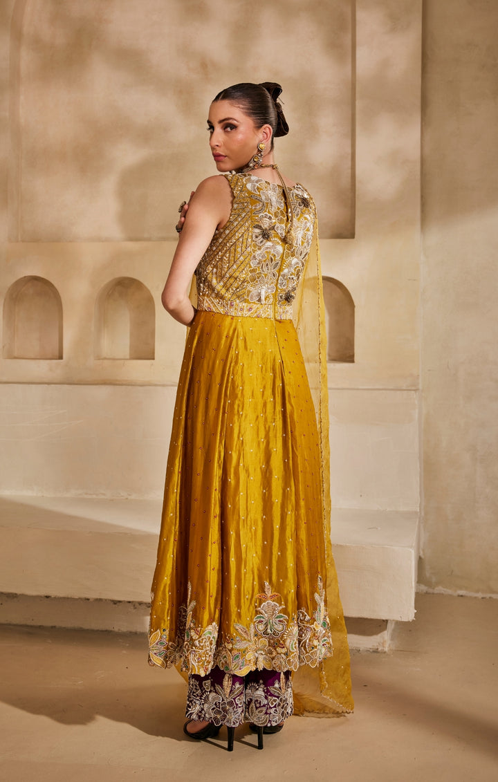 Sunehri anarkali set