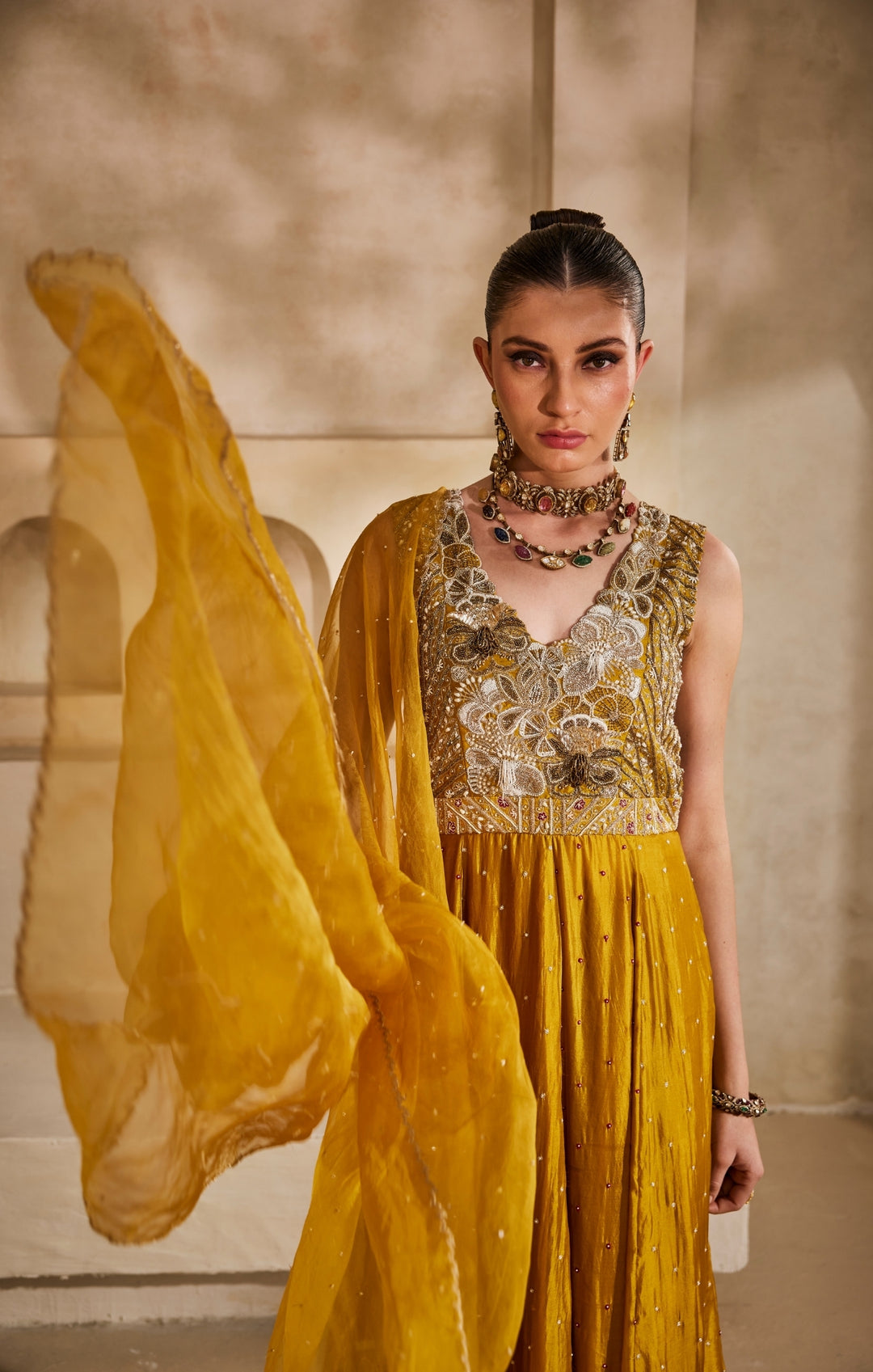 Sunehri anarkali set