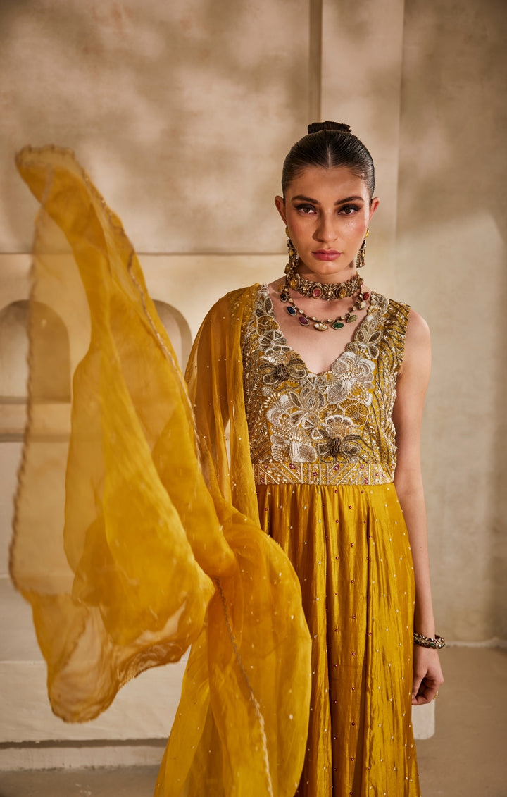 Sunehri anarkali set