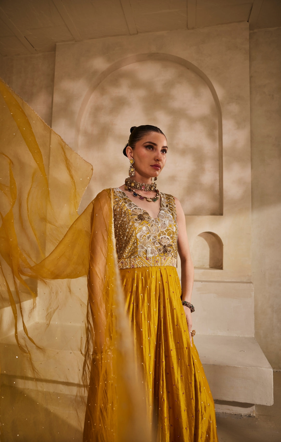 Sunehri anarkali set