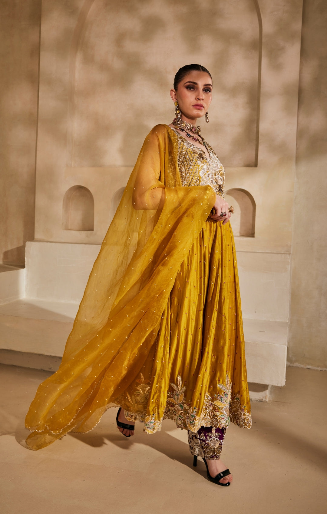 Sunehri anarkali set