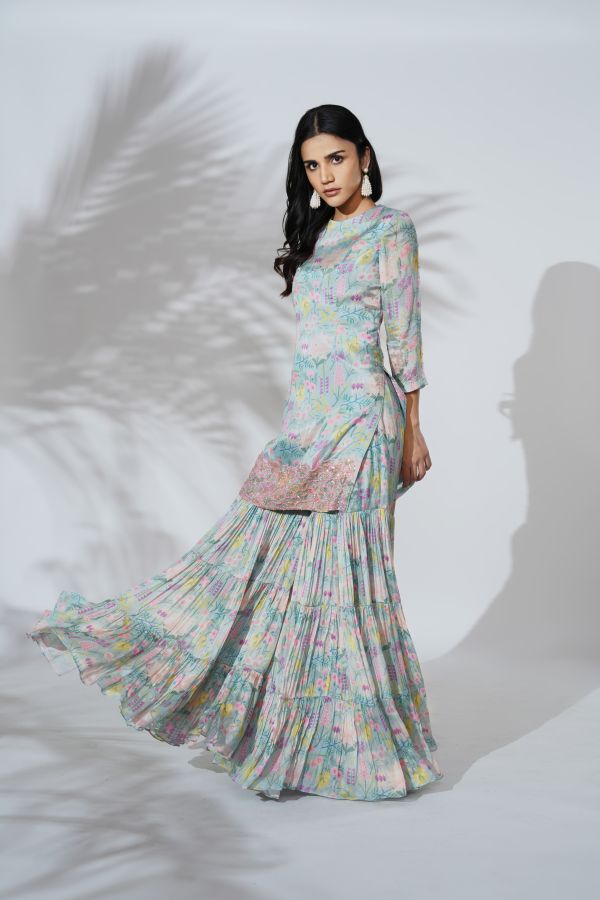 neela sharara set