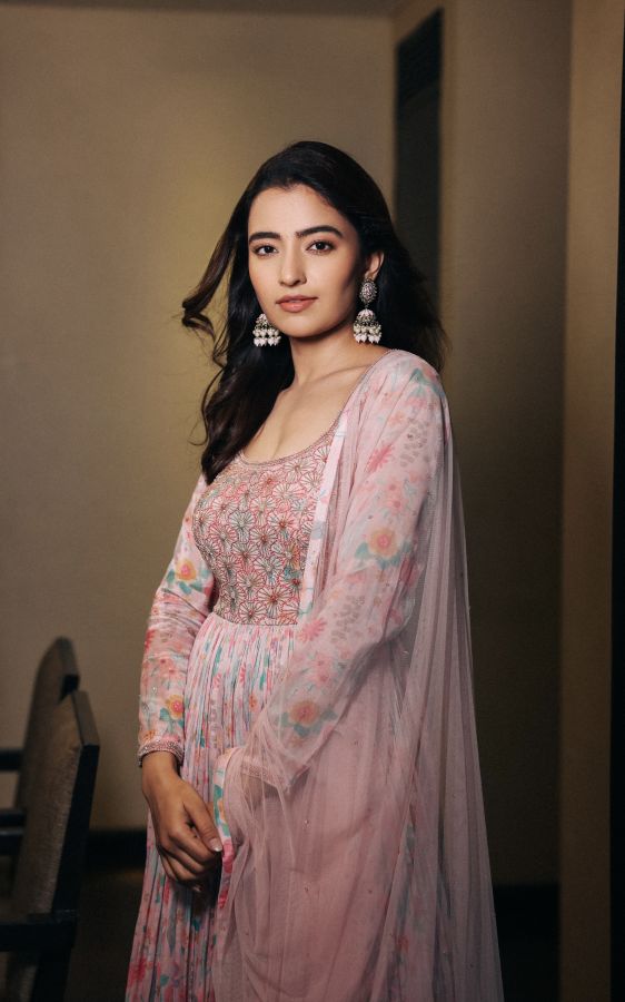 Rukshar Dhillon In gulaabi anarkali set